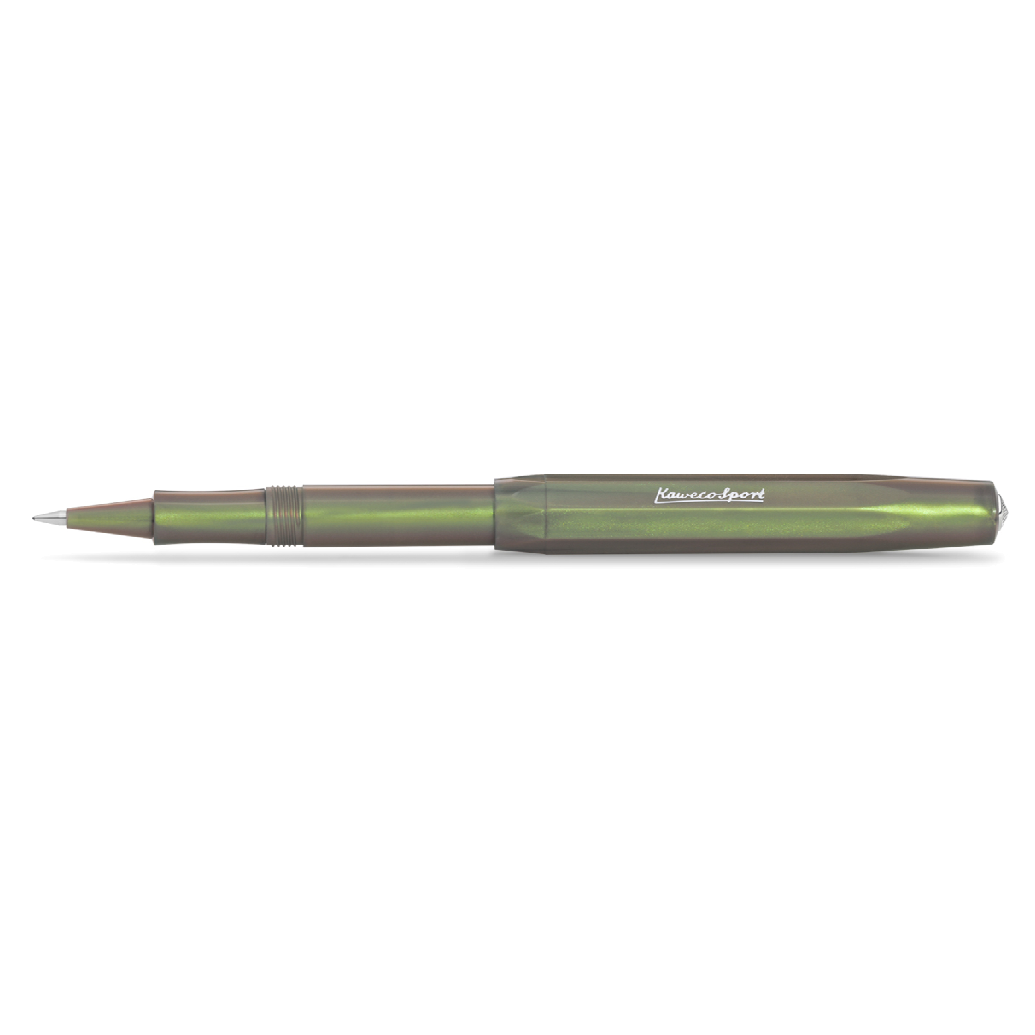 Houston, we have a new series: the new LUNAR SPORT dares to take the first step into the Kaweco standard range. For the first time, the series sparkles here in two magical nuances: While the colour Light Green shimmers brightly, like delicate moonlight, Shadow Green is reminiscent of a fresh spring night and sprouting buds. Green and bronze light up alternately within an iridescent color change when you move the pen in the light, providing space for exciting color contrasts.

A play of light and shadow

Wit