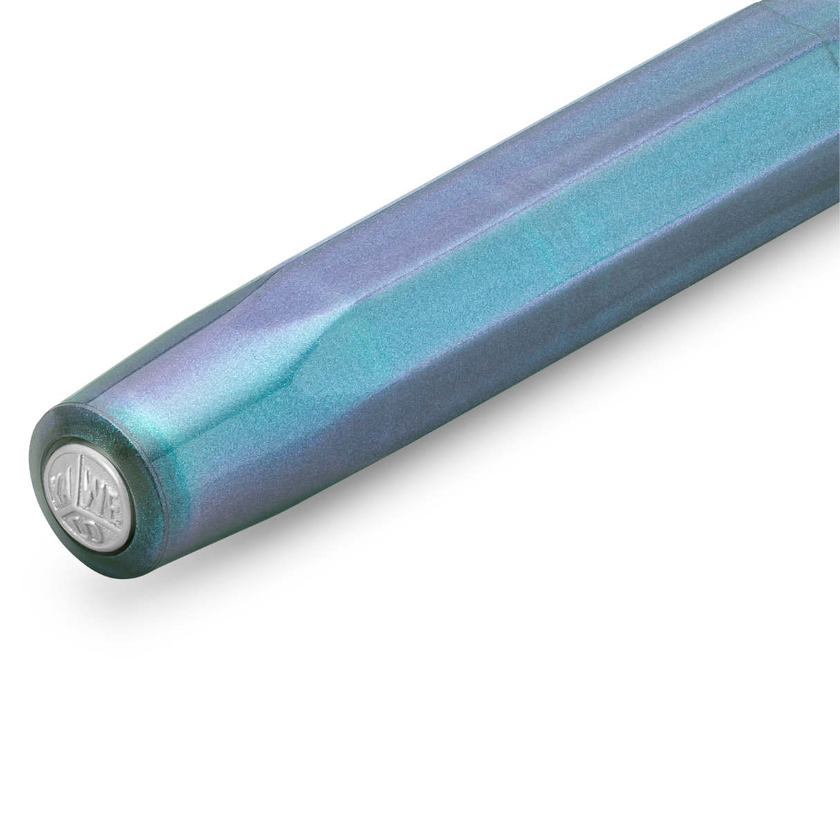 Mysterious as the moon

Houston, we have a new series: the new LUNAR SPORT takes its first steps into the Kaweco standard range. Now the series sparkles again in two more magical nuances: While our Shadow Blue is reminiscent of mysterious galaxy nebulae in the space depths, the Light Blue shines with its more subtle and gentle properties, like forget-me-nots in full bloom.

Both are imbued with an intriguing, iridescent color change that makes the blue and purple hues dance on the surface of the pencil, dep