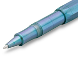 Mysterious as the moon

Houston, we have a new series: the new LUNAR SPORT takes its first steps into the Kaweco standard range. Now the series sparkles again in two more magical nuances: While our Shadow Blue is reminiscent of mysterious galaxy nebulae in the space depths, the Light Blue shines with its more subtle and gentle properties, like forget-me-nots in full bloom.

Both are imbued with an intriguing, iridescent color change that makes the blue and purple hues dance on the surface of the pencil, dep