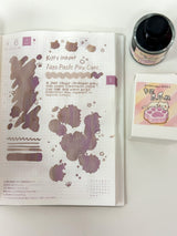 Taro Paste Paw Cake 芋泥爪爪糕 has a beautifully complex tone. It’s a soft taupe‑lavender grey with subtle chromatic shifts: you can see cool lilac and warm beige undertones that separate in heavier strokes.