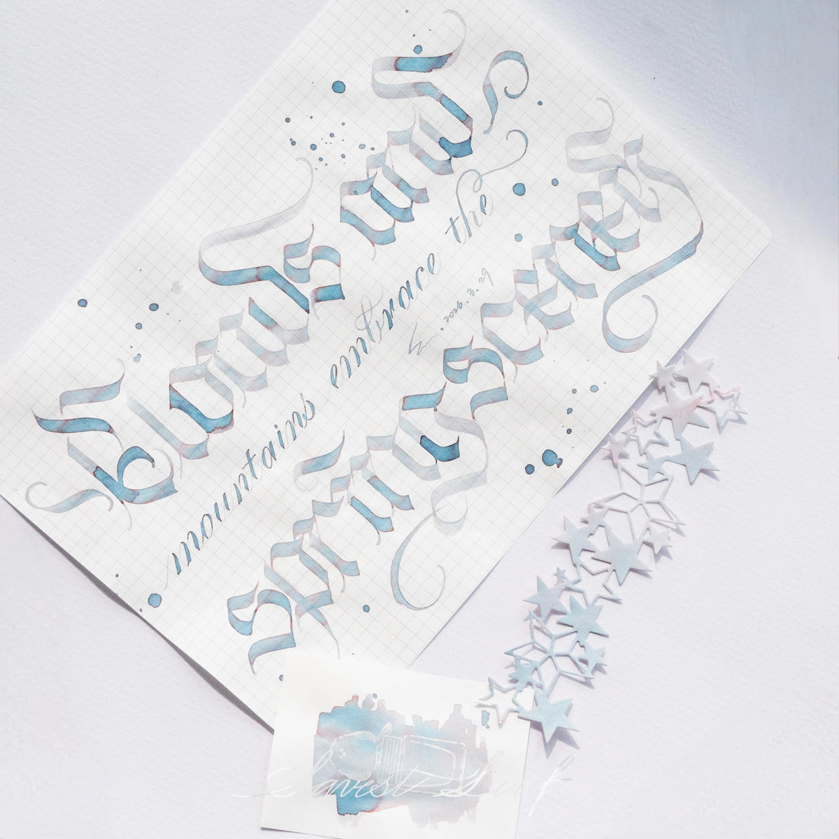 Released as part of Kitty Inkpot’s 2026 Spring Limited Edition, this ink embodies the harmony of nature awakening — where clouds and mountains meet to embrace the beauty of spring.