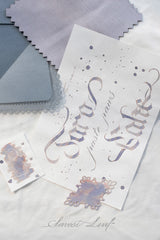 Taro Paste Paw Cake 芋泥爪爪糕 has a beautifully complex tone. It’s a soft taupe‑lavender grey with subtle chromatic shifts: you can see cool lilac and warm beige undertones that separate in heavier strokes.