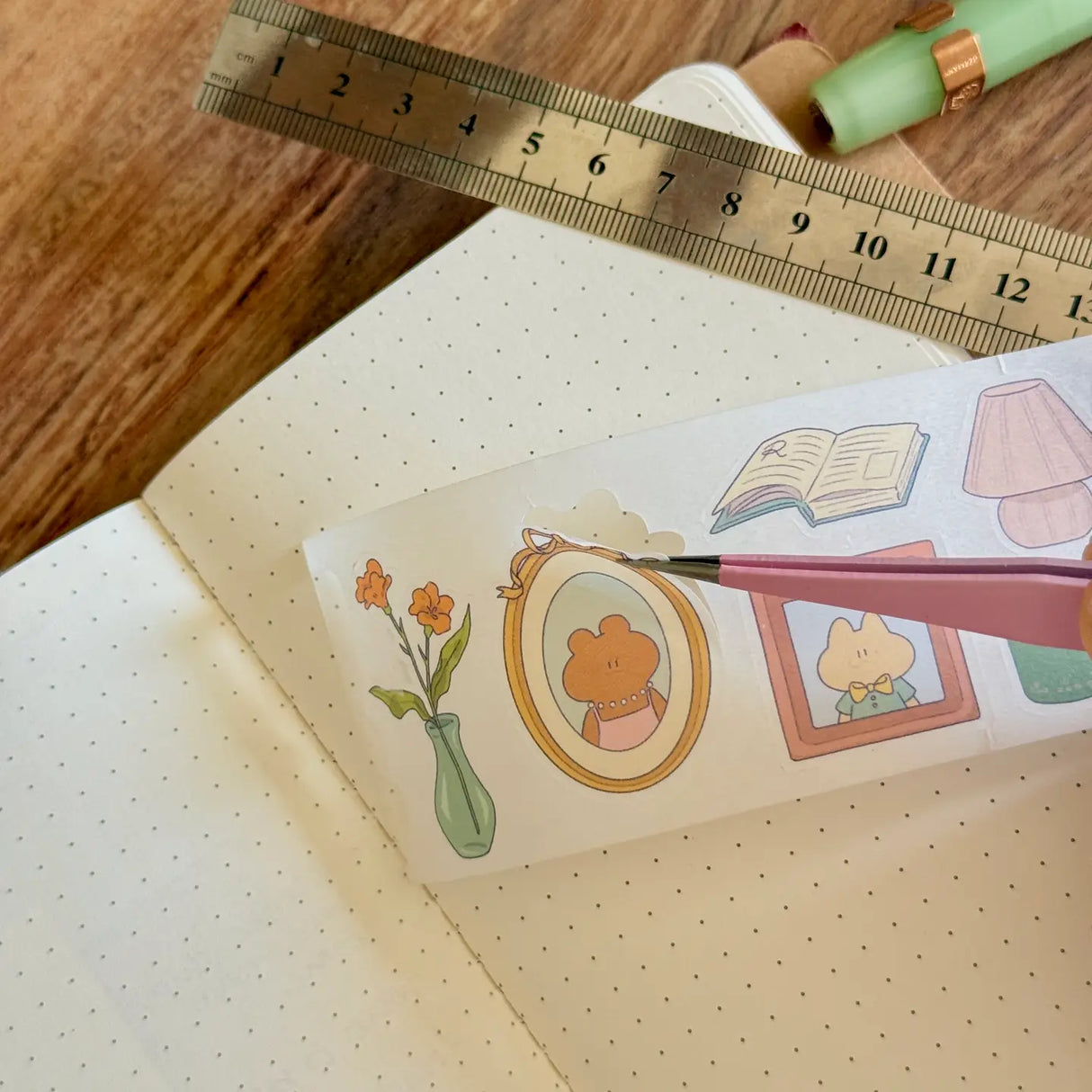5 meters of pure kiss-cut, washi sticker home deco bliss~

They readjust easily and blend in with the paper. (Lighter paper recommended for maximum visibility)

Just like the washi tape material you love, but in a sticker roll. No more saving your stickers for later! Use it up!!

Dimensions: 50mm x 5m