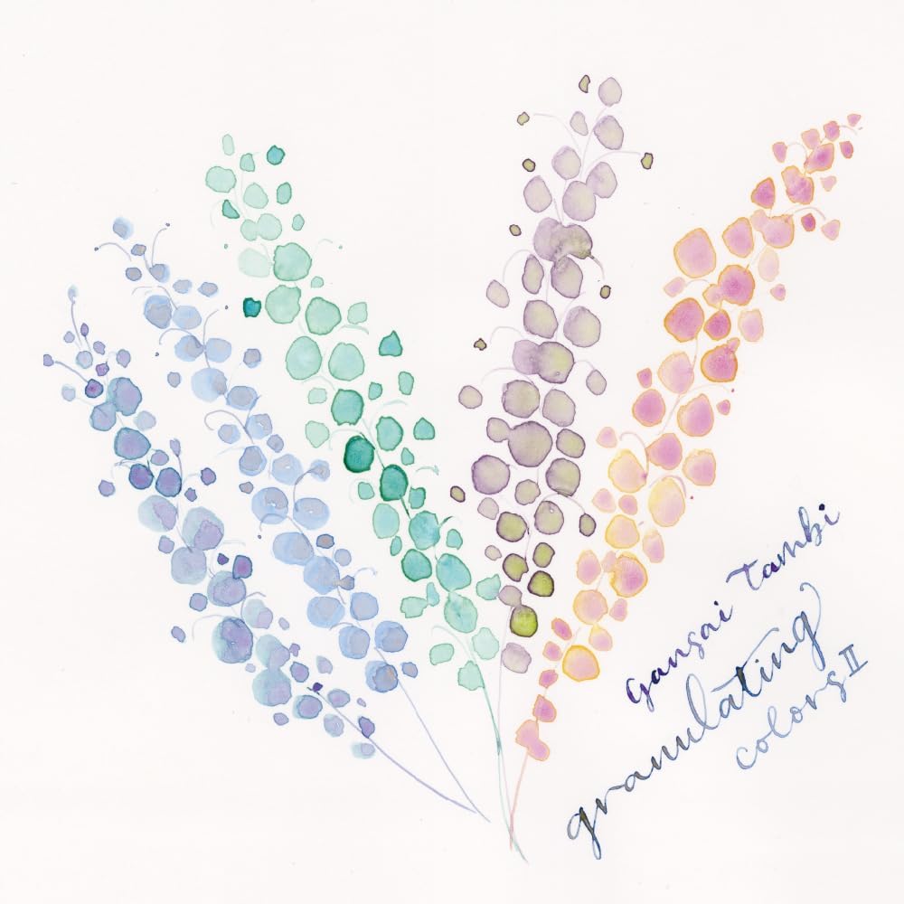 The colors of these Gansai watercolors separate to create whimsical and dreamy effects.

The degree of color separation and blurring may vary depending on the type of paper used. You can enjoy greater changes in color by dissolving the watercolors in lots of water and letting the colors separate on your palette before painting.