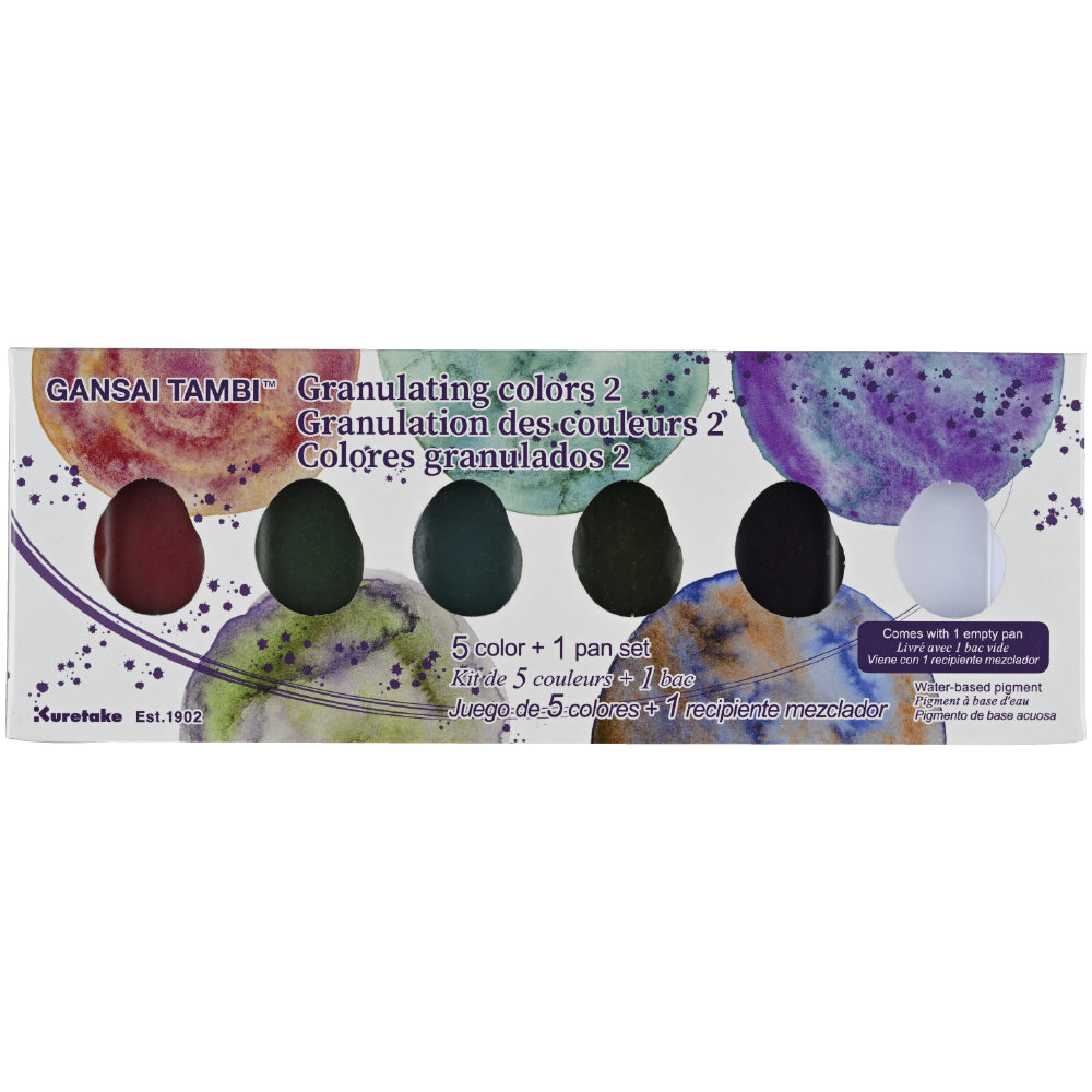 The colors of these Gansai watercolors separate to create whimsical and dreamy effects.

The degree of color separation and blurring may vary depending on the type of paper used. You can enjoy greater changes in color by dissolving the watercolors in lots of water and letting the colors separate on your palette before painting.