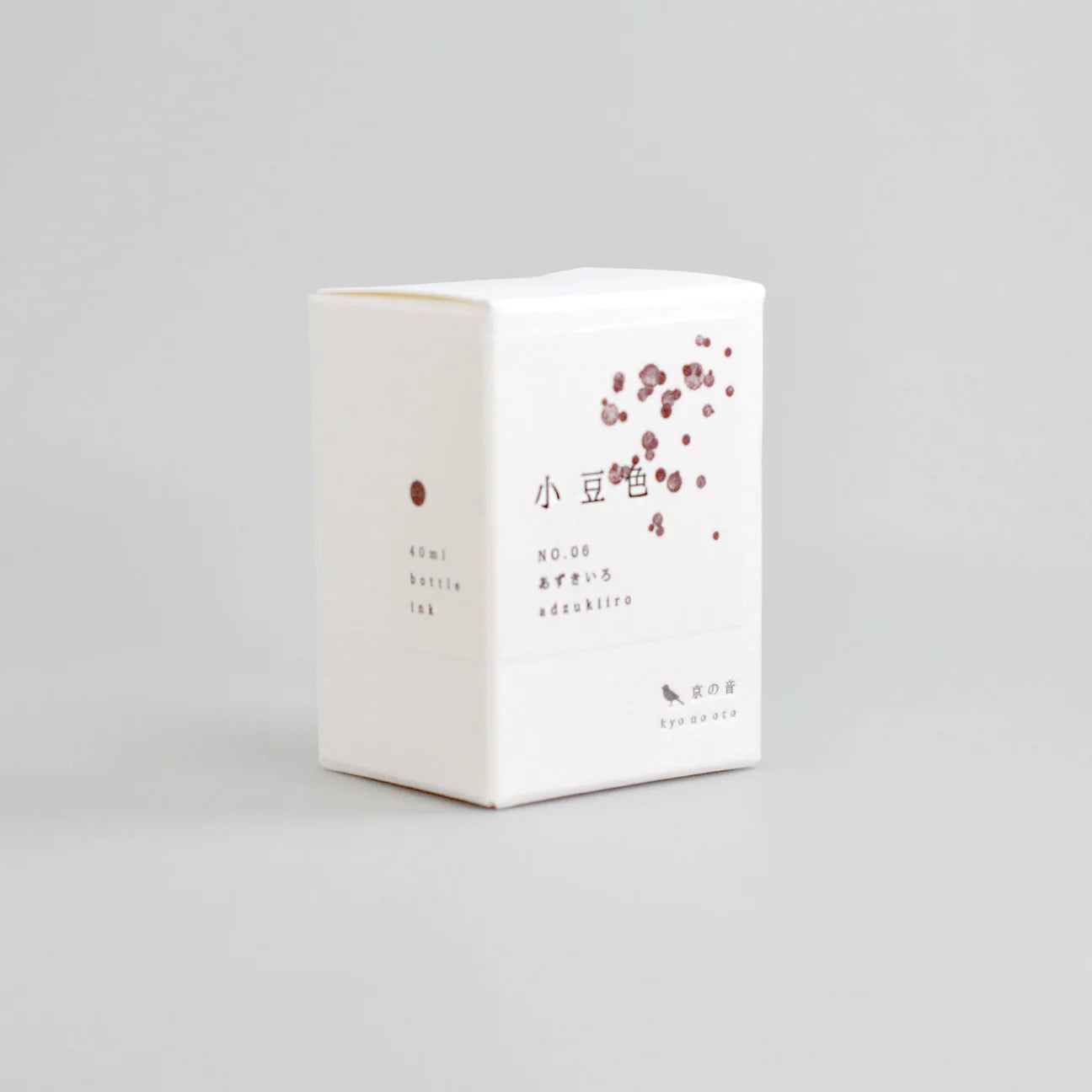 Azuki-iro refers to the purple-tinged reddish brown color of azuki beans. Red has long been used as a color of prayer, and red rice made with azuki beans is an indispensable item for celebrations and events.

Dye ink product number: KO-0106
Capacity: 40ml
Uses: fountain pens, pens, brushes