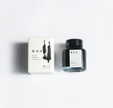 A lustrous black color like a crow's feather that has long been used as the name of a color to describe women's lustrous black hair.

Dye ink product number: KO-0101
Capacity: 40ml

Uses: fountain pens, pens, brushes