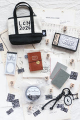 It’s a mini journal set!
There are two cover colors available, however this listing is specifically for the brown cover.
This set includes:
mini tote bag*1/ moon charm*1/ brown mini leather journal*1/
mini brass journal charm*1/ mini notepad B*1/ Vintage number label sticker roll-black*1/
mini journal inserts*4/ mini ticket stamp set A*1