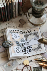 It’s a mini journal set!
There are two cover colors available, however this listing is specifically for the black cover.
This set includes:
mini tote bag*1/ star charm*1/ black mini leather journal*1/
mini brass journal charm*1/ mini notepad A*1/ Vintage number label sticker roll-white*1/
mini journal inserts*4/ mini ticket stamp set A*1