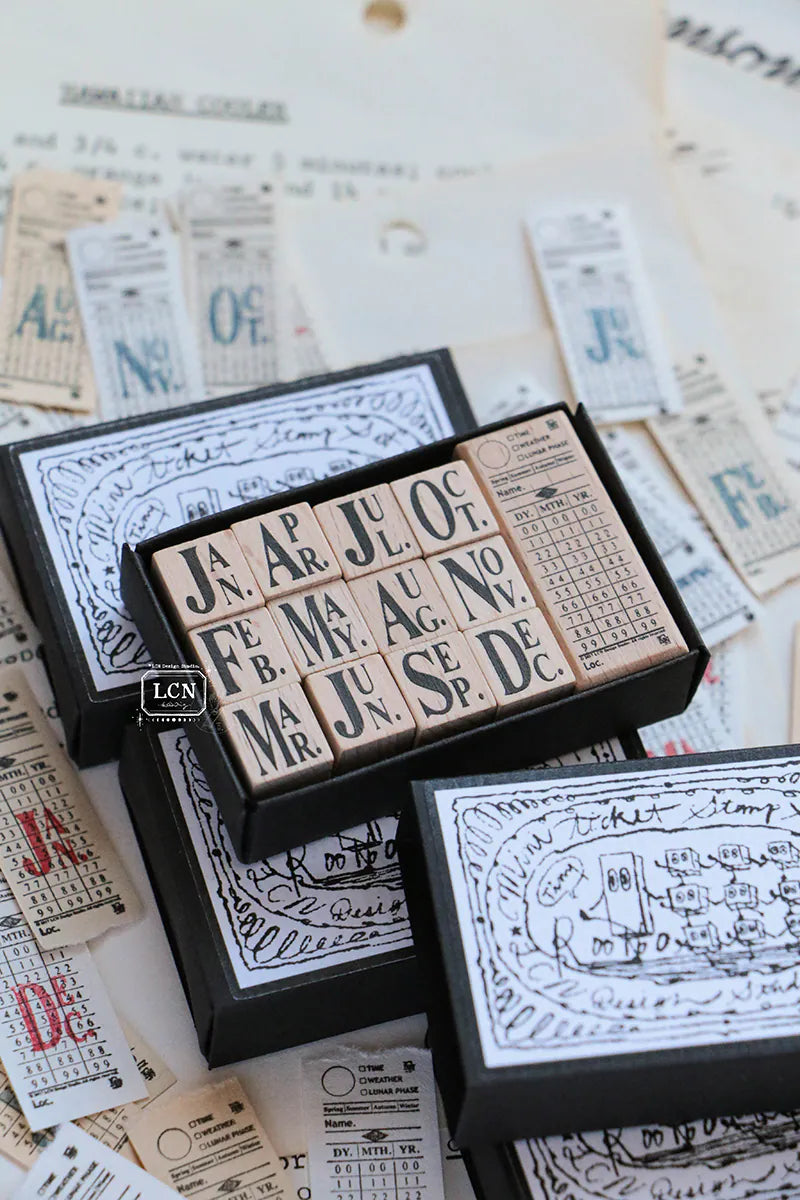 It’s a mini journal set!
There are two cover colors available, however this listing is specifically for the brown cover.
This set includes:
mini tote bag*1/ moon charm*1/ brown mini leather journal*1/
mini brass journal charm*1/ mini notepad B*1/ Vintage number label sticker roll-black*1/
mini journal inserts*4/ mini ticket stamp set A*1