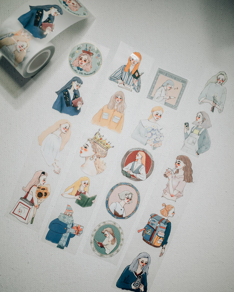 La Dolce Vita - 10th Anniversary PET Tape

The 10th anniversary new design LOGO,
with the classic image girls created by Dolce Vita,
selected and collected into a collectible roll of PET tape!

Product information:
Matte PET tape
4 cm wide, 10 meters long, 90 cm long
Made in Taiwan