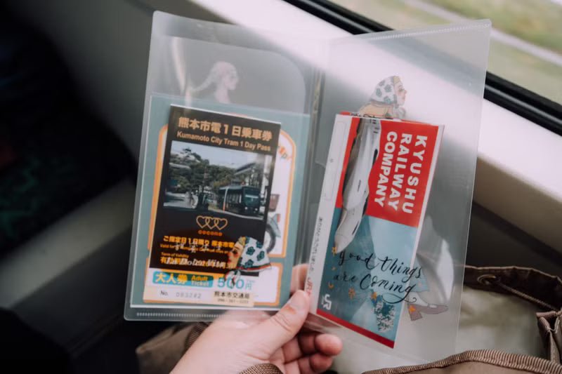 La Dolce Vita - Carry On Multifunctional Folder

Folders designed to make it easy to carry all kinds of paper around, can be carried alone or used with a sweet notebook!

The left side is an L-shaped clip, you can put a ticket stub sticker squarely,
and the right side is a pocket clip, which can hold a sweet notebook just right!


Size: 11.5X20.5 (folded in half) 23x20.5 (unfolded)