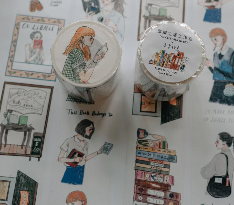 La Dolce Vita - Life In A Bookstore Washi Tape

Because of sunny days, rainy days,

because of broad-mindedness, because of the long
road, because of the coarse tea and light rice, and because of the winding
alleys, I don't actually go to the bookstore
for anything, I just want to live a life
with a bookstore


Product information:
Matte Washi Tape with Release Paper
5 cm wide, 10 meters long, 90 cm long
Made in Taiwan