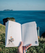 Carefully crafted,
Bringing you a brand new version and format!
The first part is the monthly plan, followed by the weekly plan for 54 weeks.

Highlights:
1. Fill in the date yourself
2. Months from January to December
3. Monthly Notes: 12 patterns in total
4. 54 weeks in total
5.Two styles that we think are the most useful
6. Weekly Notes: 18 patterns, cycled 3 times
7. There is a book cover!

Can be flattened 180 degrees!
A total of 160 pages perfectly bound
Inside page: Bird of Paradise 75g
Size: 168x182