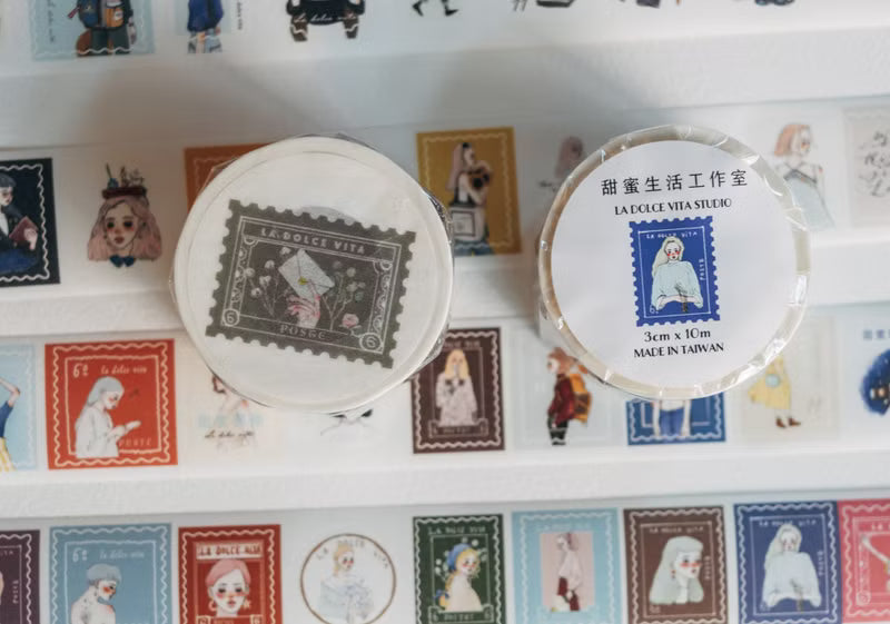 La Dolce Vita - Sweet Mail Washi Tape

Retro and cute stamp-shaped stickers with
washi tape and cutting mold, come with release paper, super easy to use!
It's a good deal to have a 10-meter-long sticker 🥳!


Product information:
Matte Washi Tape with Release Paper
3 cm wide, 10 meters long, 100 cm long
Made in Taiwan