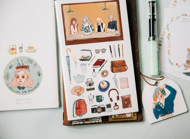 La Dolce Vita - Vintage Cafe Notebook - 10th Anniversary&nbsp;

The days of being embraced by love; the people and things that yearn to cherish; the distant place that I still want to remember after arriving.
Recording the precious bits and pieces in this once-lived life,
It's my account time.


Blank Pages

48 pages in total.
Paper: Bird of Paradise
Binding: thread binding
Size: 182*110mm