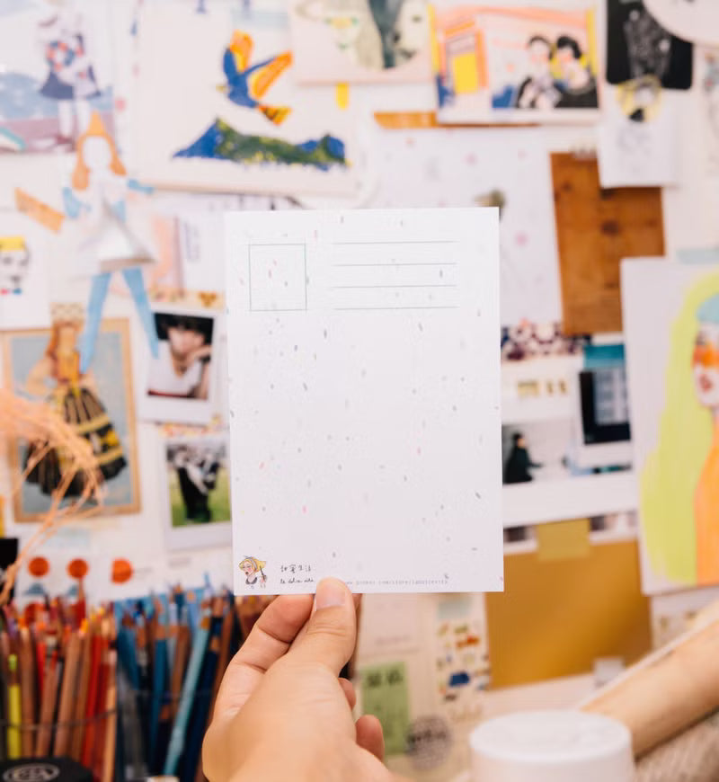 La Dolce Vita - Vintage Girl Postcard

The nostalgic heart makes you look so gentle.
He has more memories than ordinary people and is walking on a new path in life.
Don't be afraid of losing, the power behind you will protect you.

Incudes 1 postcard
Size: 105x148 mm
Material: Ivory 250g
Made in Taiwan