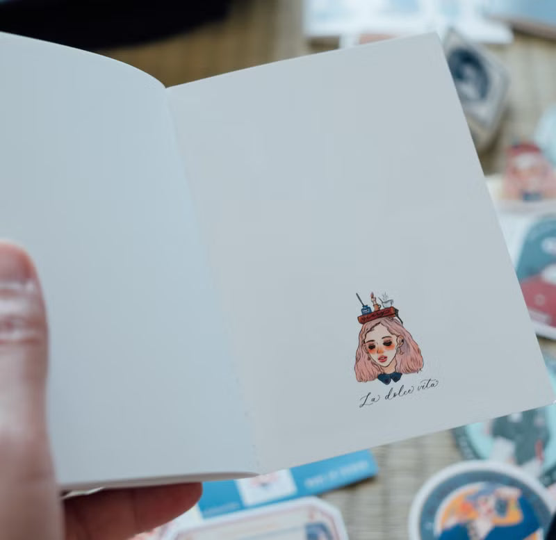 La Dolce Vita - Woman Portraits Passport Size Notebook