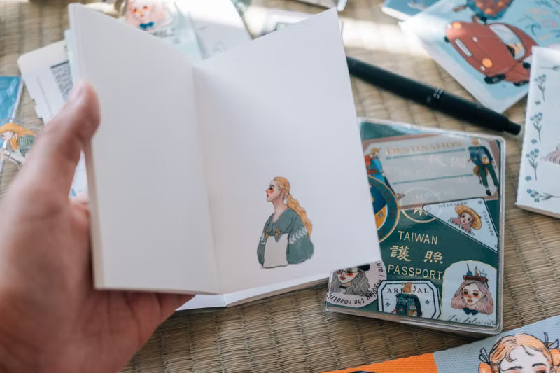 La Dolce Vita - Women's Journal Passport Size Notebook