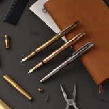 It has a "Distressed" or "aged" color and brings an elegant retro look, which earns a global favor among those who have favor on handwriting.

It has an excellent weight balance that provides a comfortable writing experience.&nbsp;
Sleek, spring-loaded pocket clip for secure carrying.