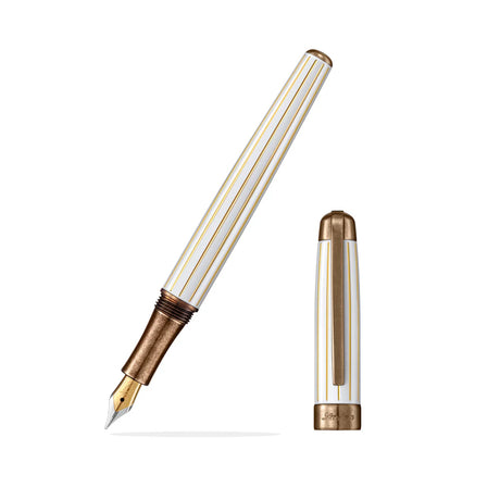 Iconic look

The simple geometric lines brought an elegant style and were favored by different age groups. Laban presents Antique'II to pen lovers who are fascinated by the retro style.

Eco-friendly Pens

The material of Antique'II is recycled brass—a friendly fountain pen for both you and the earth.