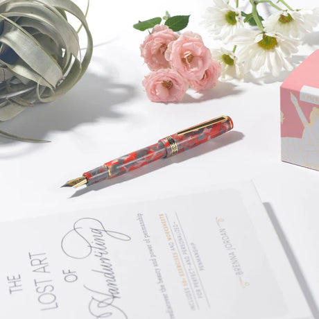 The Laban Rosa collection offers a fresh, modern look with its compact size and vivid colors. Lightweight and well-balanced, it’s the perfect choice for first-time fountain pen users. Fitted with a smooth steel nib and gold-plated trim, the Rosa brings style and ease to everyday writing.