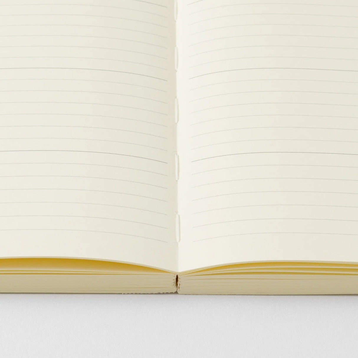 Ample margins and a simple, easy-to-use format. Starting December 2026 (14 months). This&nbsp;diary features a flexible monthly block format with ample margins, and a combination of 8-ruled and plain memo pages.


The MD paper offers excellent writing comfort and prevents bleed-through, even with a fountain pen. The flat-opening thread binding ensures a simple, high-quality diary that takes advantage of the quality of the material and inspires creativity with its streamlined design.&nbsp;MD paper is used no