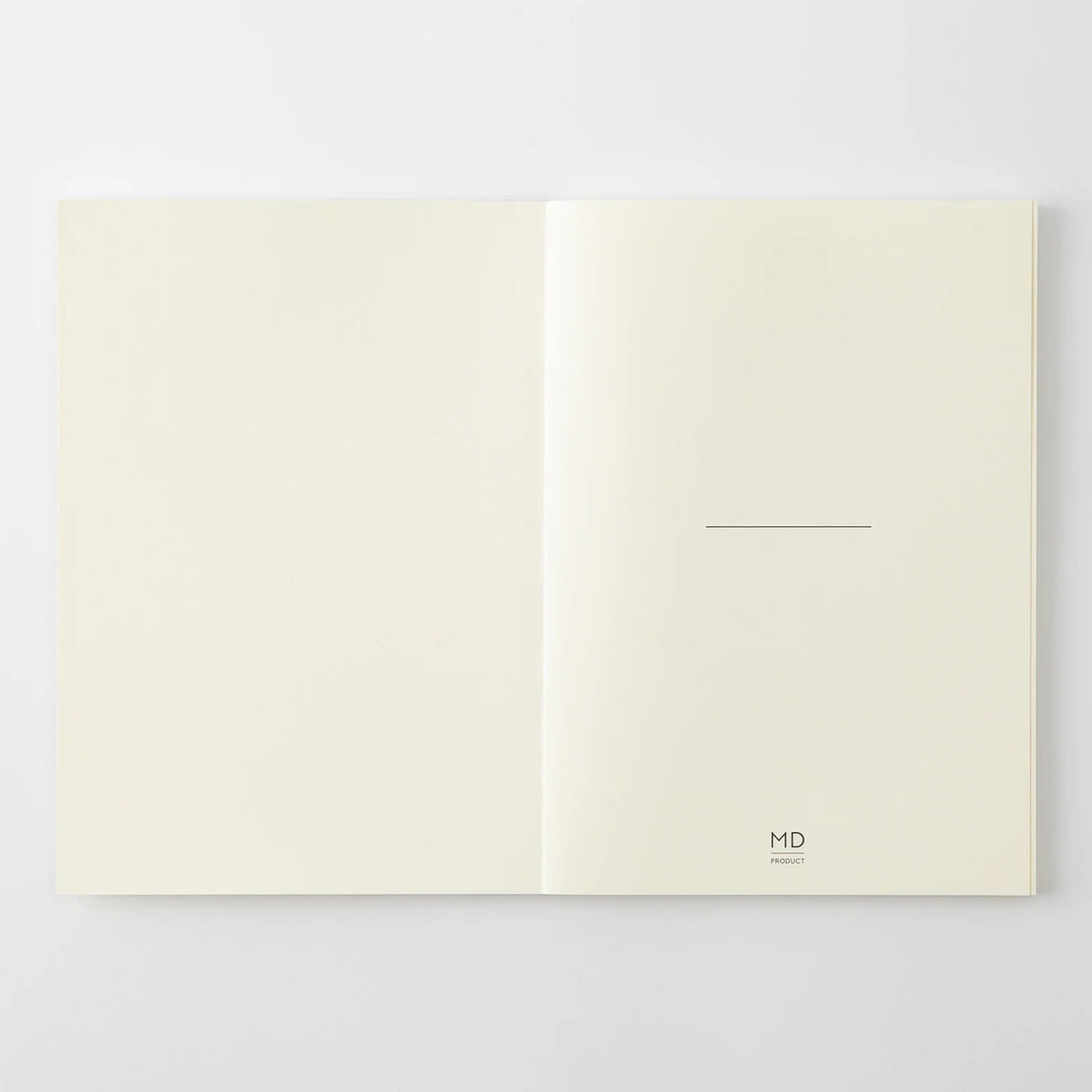 
MD paper offers excellent writing comfort and prevents bleed-through, even with a fountain pen. Sewn and bound flat, it's a simple, high-quality diary whose streamlined design takes advantage of the quality of the material and inspires the user's creativity.
MD paper is used not only for the main text but also for the cover and endpapers, ensuring the ultimate writing experience.