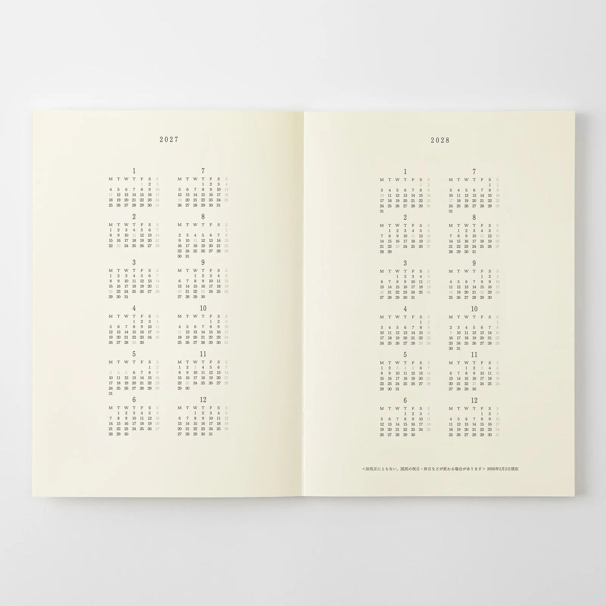 
MD paper offers excellent writing comfort and prevents bleed-through, even with a fountain pen. Sewn and bound flat, it's a simple, high-quality diary whose streamlined design takes advantage of the quality of the material and inspires the user's creativity.
MD paper is used not only for the main text but also for the cover and endpapers, ensuring the ultimate writing experience.