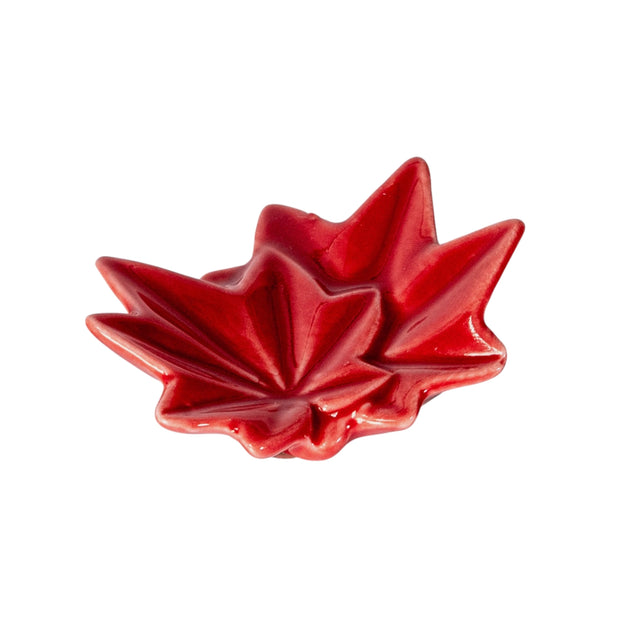 These cute ceramic rests are a perfect stationery addition to your desk! Use them for pens, paint brushes, or take them to your kitchen as a chopstick rest!

Size:2.5"L
Material: Porcelain
Weight: 1.6 oz
Origin: China