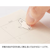 The "Talking Forest Animal Pattern" is a slightly surreal design featuring forest animals such as bears and rabbits drawn with a loose touch. You can express your mood of the day with the unique expressions of the cute forest animals.