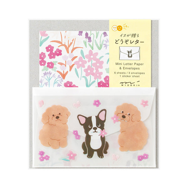 A happy letter paper design featuring vibrant pink flowers blooming profusely. On the writing side of the stationery, there is a picture of a poodle playing in a flower garden.
The charming gestures of French Bulldog and Poodle stickers are heartwarming. ♪ The stickers are removable materials so you can keep them after opening.