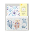 A refreshing stationery design based on blue, sprinkled with sea motifs such as coral, shells, and seaweed. On the writing side of the stationery, an otter's image is depicted floating comfortably on the sea. The adorable sea otter's sticker holding a shell or making a cute upward glance will make your cheeks soften