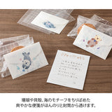 A refreshing stationery design based on blue, sprinkled with sea motifs such as coral, shells, and seaweed. On the writing side of the stationery, an otter's image is depicted floating comfortably on the sea. The adorable sea otter's sticker holding a shell or making a cute upward glance will make your cheeks soften