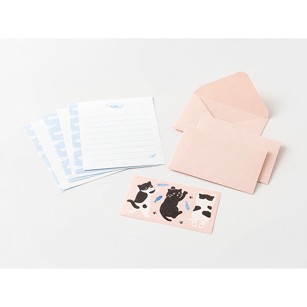 Mini letter set featuring a stingy animal motif: Seal and decorate with
stickers featuring uniquely shaped animals or foods, creating mini letters that bring a smile to both the writer and the receiver. These items are designed to spark communication.