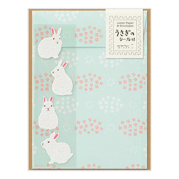 This letter set comes with a fluffy animal sticker. The letter paper is a small size that can be used like a single stroke of paper, and the envelope is conveniently sized to hold photos.
The letter has a moderate length, so it's easy to use for small thank-you letters or letters in everyday life.