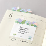 The "flower garden pattern" delivers a message with a finely plucked flower garden with a rabbit popping out. The bright and cute color makes it fun to use. If you peek out the die-cut part from a notebook or notebook, you can even use it like a bookmark.

The bottom of the sticker is glued, and when attached, the top floats slightly. The glue part is cut out as little as possible to prevent tearing when flipped.

Includes 20 notes in each package