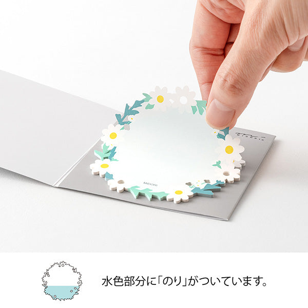 The "Wreath" design features delicate white florals in a wreath. It has a simple and easy-to-write design. If you peek out the die-cut part from a notebook or notebook, you can even use it like a bookmark.&nbsp;

The bottom of the sticker is glued, and when attached, the top floats slightly. The glue part is cut out as little as possible to prevent tearing when flipped.

Includes 20 notes in each package