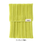 "Techo no Haramaki" is a storage pouch that can be worn with your notebook. The fabric is a durable knit material that stretches well. It can be used as a book band for your notebook, or you can store pens and small items in the pocket.