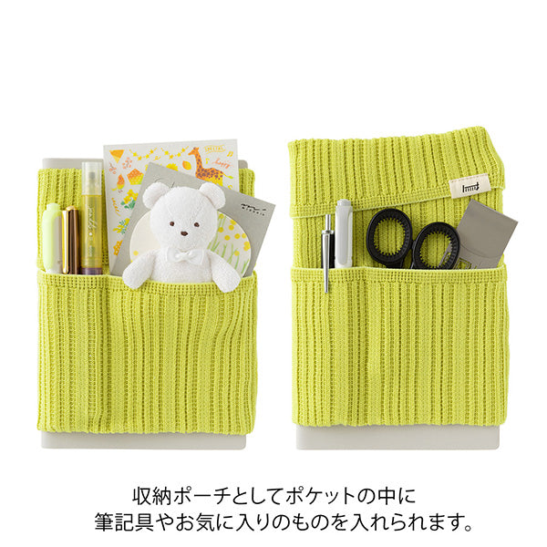 "Techo no Haramaki" is a storage pouch that can be worn with your notebook. The fabric is a durable knit material that stretches well. It can be used as a book band for your notebook, or you can store pens and small items in the pocket.