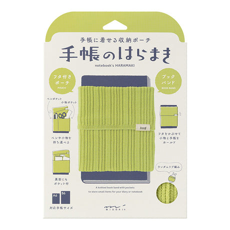 "Techo no Haramaki" is a storage pouch that can be worn with your notebook. The fabric is a durable knit material that stretches well. It can be used as a book band for your notebook, or you can store pens and small items in the pocket.