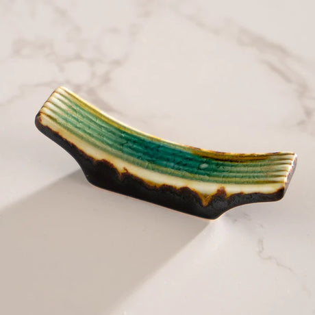 These cute ceramic rests are a perfect stationery addition to your desk! Use them for pens, paint brushes, or take them to your kitchen as a chopstick rest!

Size: 2.5"L x 0.75"H
Material: Porcelain
Weight: 1.6 oz
Origin: China