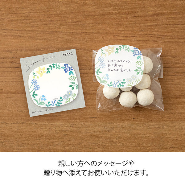 The "wildflower pattern" is a fun pattern surrounded by refreshing wildflowers. The design features watercolor flowers and leaves to add an organic touch to your everyday notes.&nbsp;

The sticky notes are made of paper that retains a texture rather than tracing paper, and is faintly transparent.


Includes 24 notes in each package