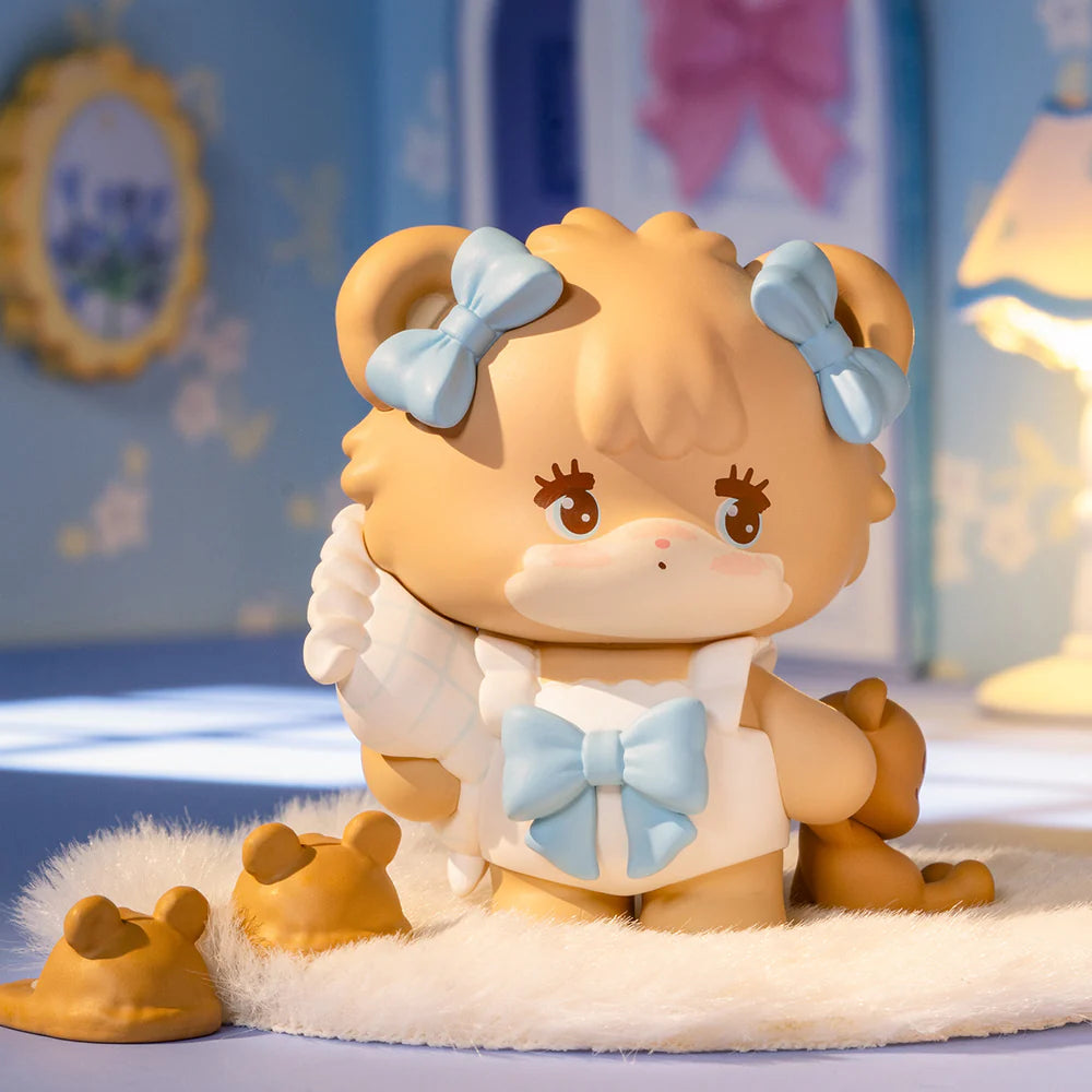 Surprise Figure Dolls: This series includes 6 different figures and 1 SECRET EDITION figure (Squirrel).

You will never know what you get until you open the box.

Material: PVC, Paper