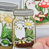 ❤ Daisy Ghost In A Jar Pin ❤

&nbsp;This adorable enamel pin is perfect for your backpacks, jackets/denim jackets, purses, ITA bags, lanyards, and more!

____________

Size: - 1.5 x 2"