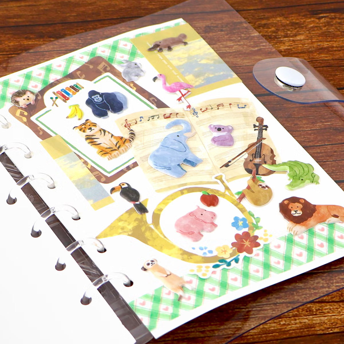 A small three-dimensional sticker is now available!
You can enjoy a miniature-like presence with 6 variations of sweets, animals, girls, and more.

Includes ONE sticker sheet.