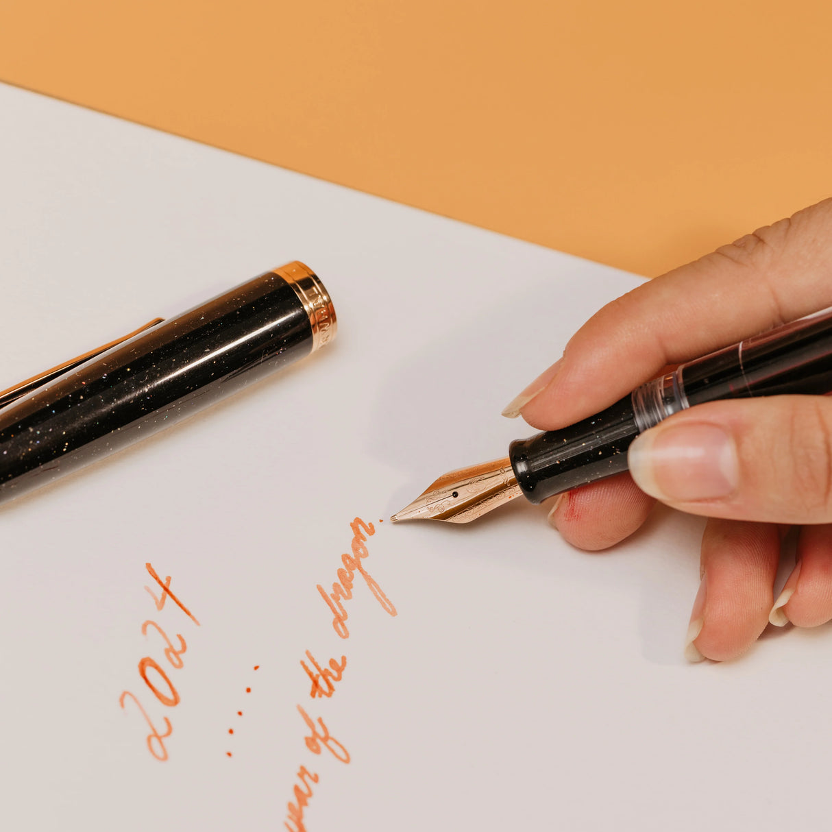 The Lovina Graphite and Matira Quarts combines a sleek, muted design with the durability needed for daily use. Its high-quality build makes it a dependable choice for your everyday writing.