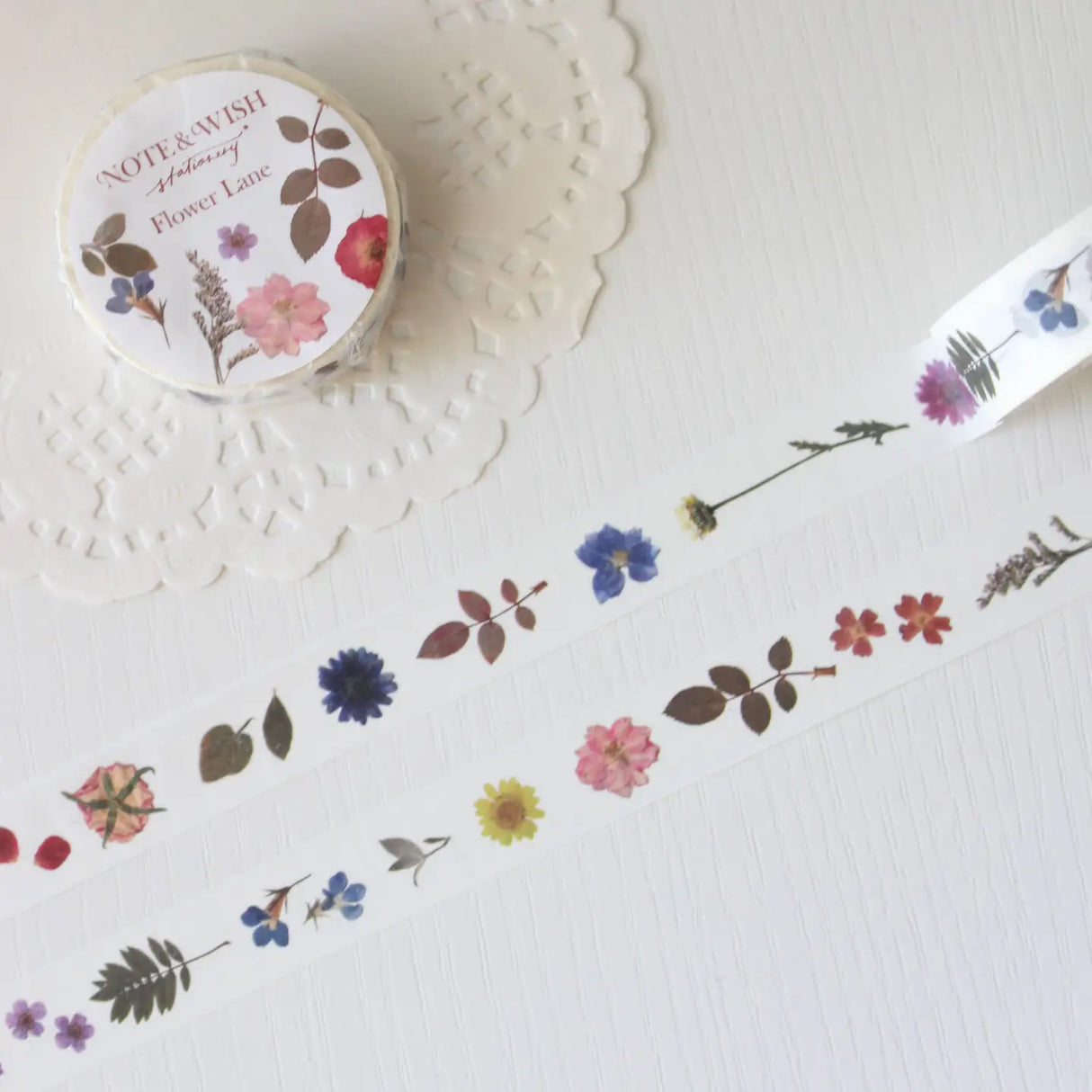This pressed flower washi tape is designed for journalers, botanical enthusiasts, and stationery lovers drawn to the delicate beauty of real pressed florals. Featuring scanned camellias, delphiniums, blue cardinals, and plum blossoms.

Length: 10m&nbsp;
Width: 15mm
