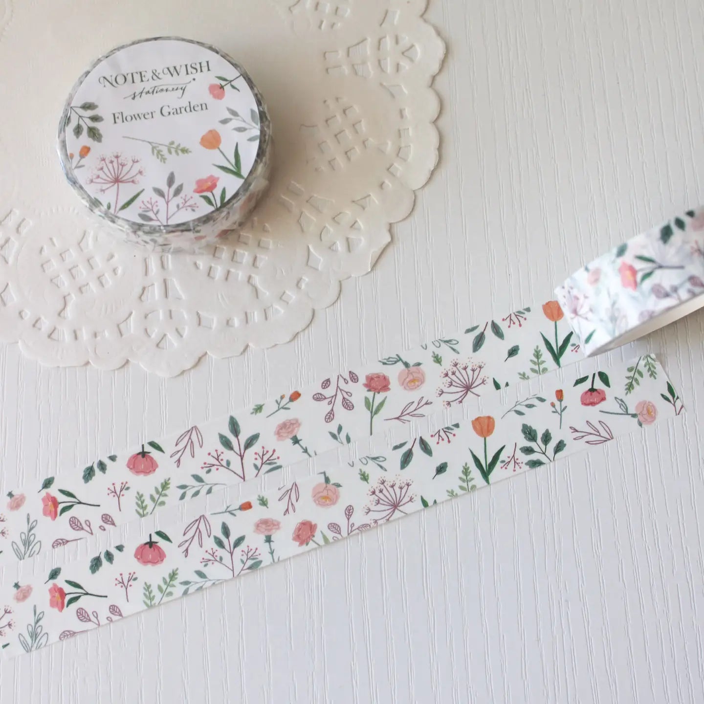 Hand drawn wildflower washi tape. Perfect for journaling and designed in the UK.

Length: 10m&nbsp;
Width: 15mm