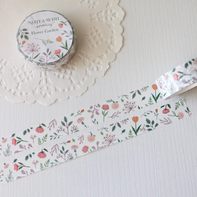 Hand drawn wildflower washi tape. Perfect for journaling and designed in the UK.

Length: 10m&nbsp;
Width: 15mm